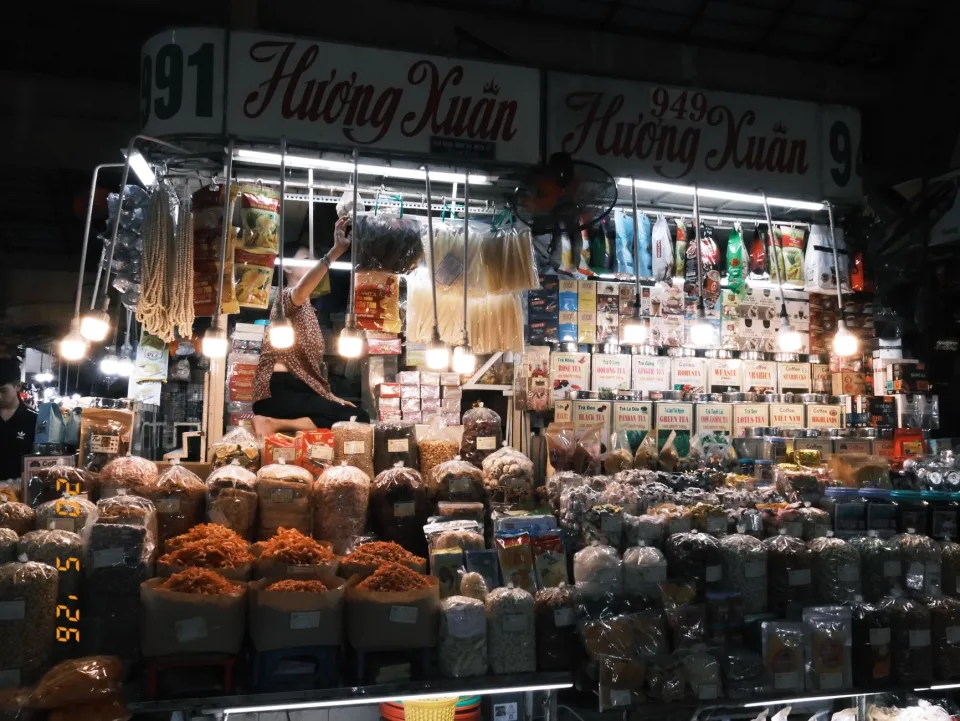 Mâm cơm đặt trước