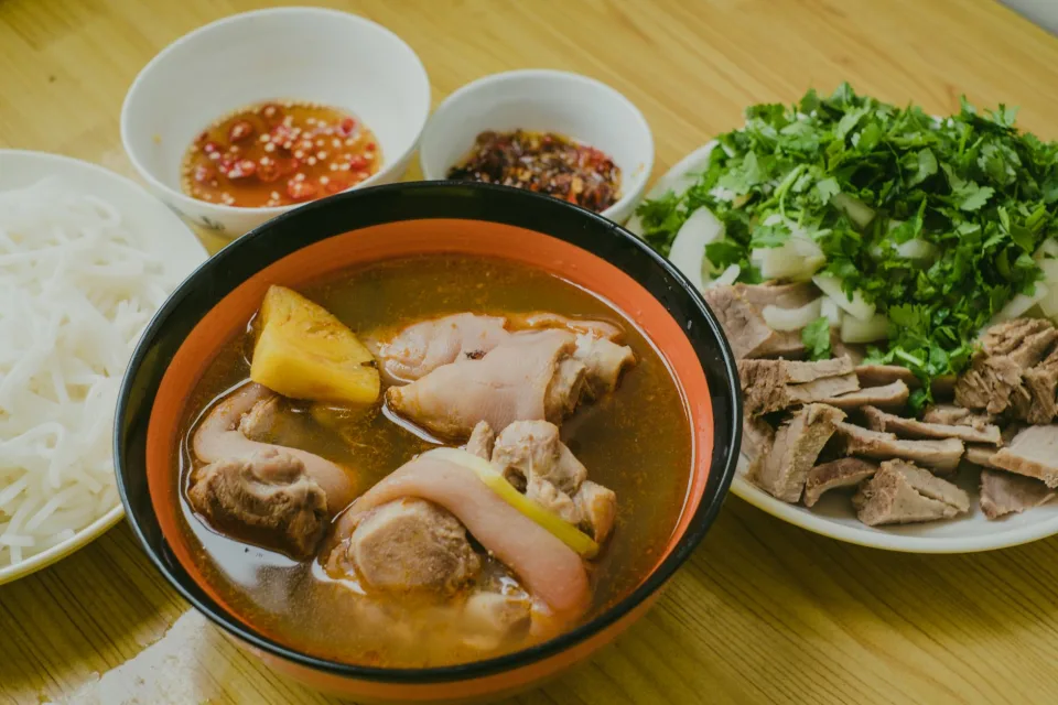 Bún, phở đóng hộp mang đi